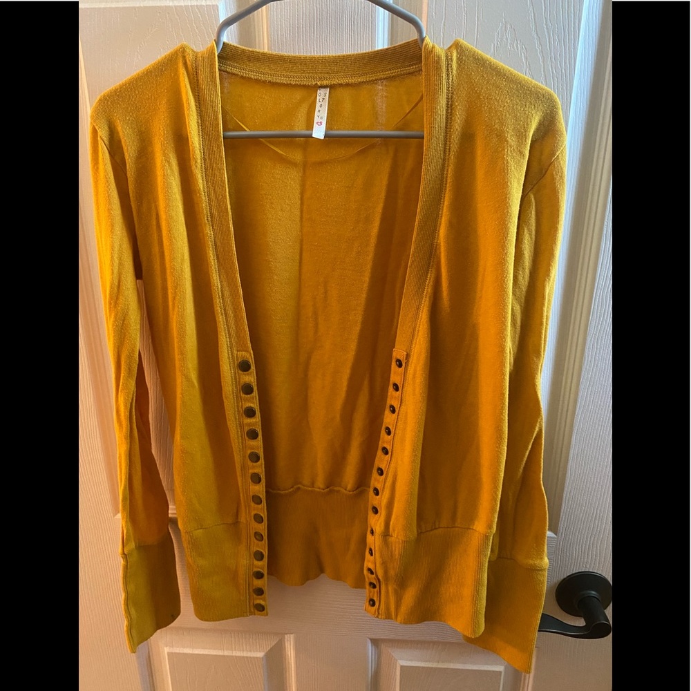 Mustard yellow button cardigan- large